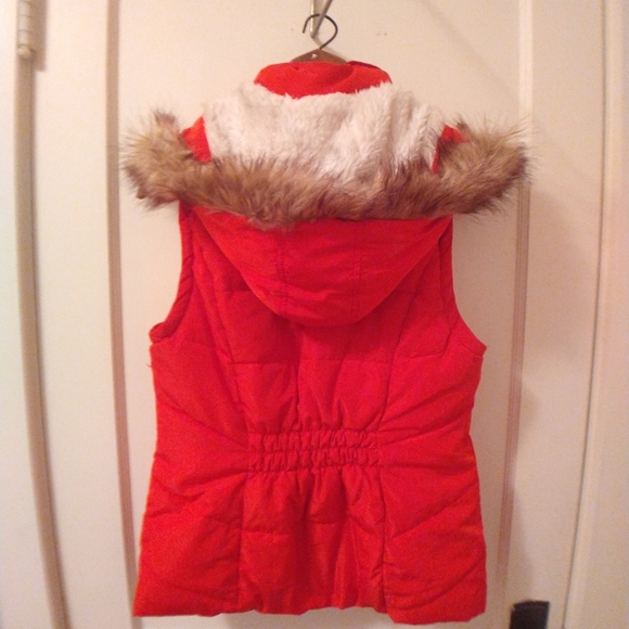 Green Tea Down Puffer Vest - Picture 7 of 9